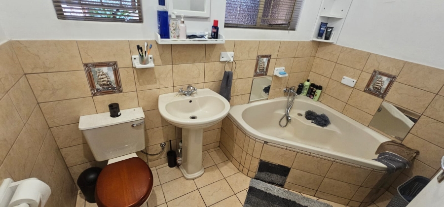 3 Bedroom Property for Sale in Geelhoutpark North West